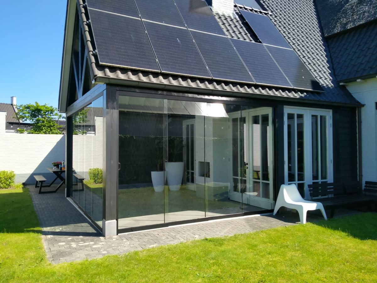 Sliding Glass System — multi-rail veranda doors (anthracite, cream, black)